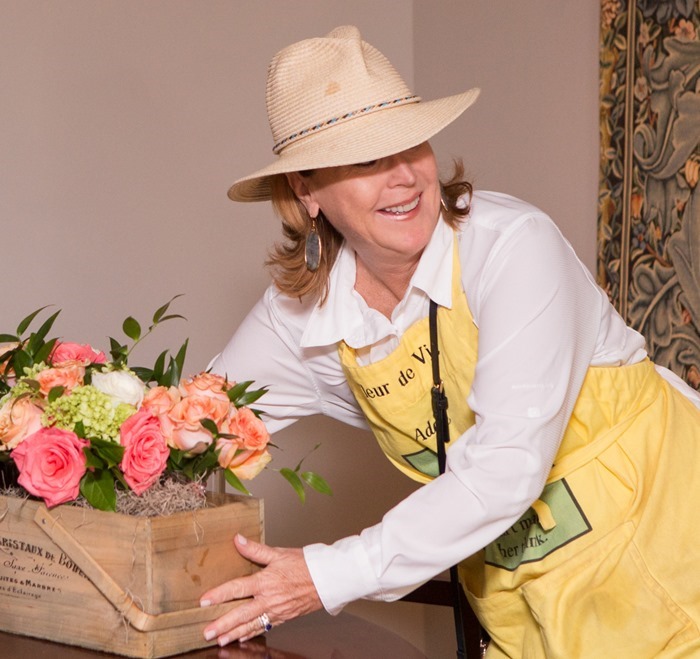 Staff member from Fleur de Vie Houston delivering bouquets to a wedding photographed by MD Turner Photography 