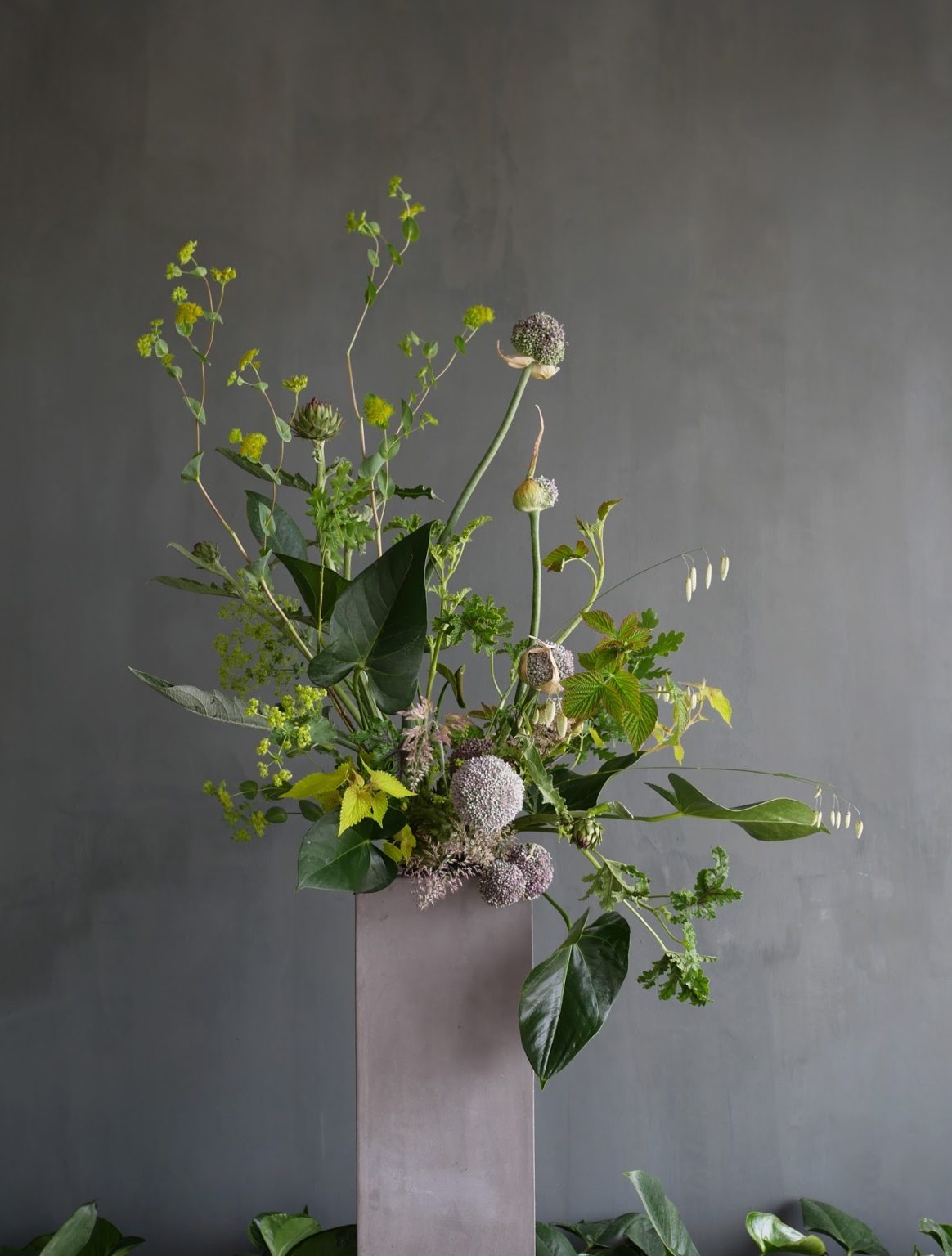 Tutorial: Using A Pin Frog In Event Floral Design - Botanical Brouhaha
